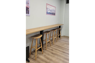 Krušný kafe - barové židle GURU Bar a laminovaný pult