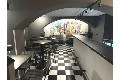 Gin Twist Bar - barové židle Maurice a stoly Paris s trnoží