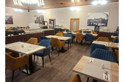 Hotel Cascade - křesla Alfonse a stoly Basic 029