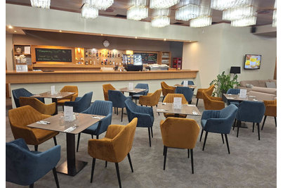 Hotel Cascade - křesla Alfonse a stoly Basic 029