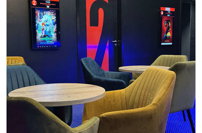 Premiere Cinemas Karlovy Vary - křesla ALFONSE a stoly PRATO 15