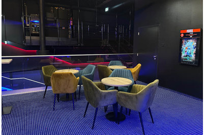 Premiere Cinemas Karlovy Vary - křesla ALFONSE a stoly PRATO 15