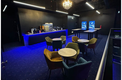 Premiere Cinemas Karlovy Vary - křesla ALFONSE a stoly PRATO 15