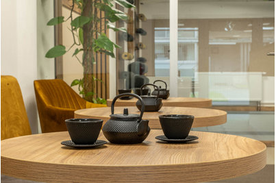 Yoga Hub Café - křesla Alfonse se stoly Prato 16 RLTD