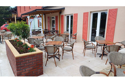 Penzion Slunečno - křesla BLOIS a sklápěcí stoly MODENA 4 Black