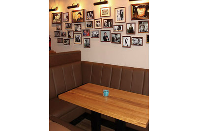 Café bar Legenda Kladno - Legenda café bar sedačky DIVAN