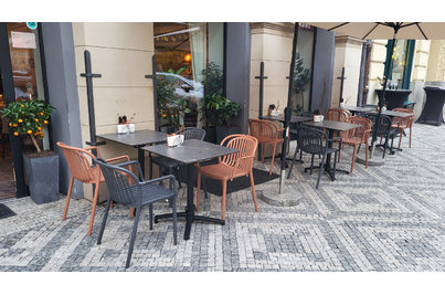 Baraqa restaurant - sklápěcí stoly MODENA 4 a židle JEDDAH