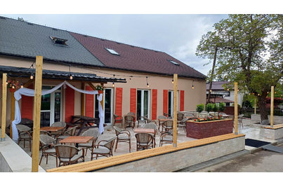 sklápěcí stoly MODENA 4 Black a křesla BLOIS