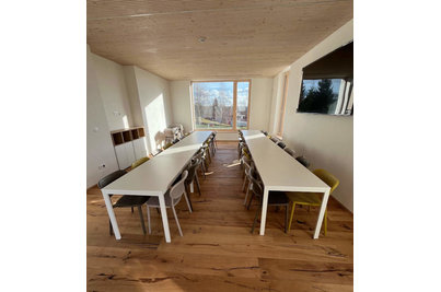 Vila Skřivánek - stoly CLARO a židle NUTA