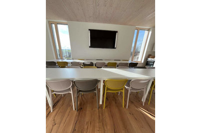 Vila Skřivánek - stoly CLARO a židle NUTA