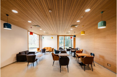 Střední škola Jana Blahoslava - stoly Prato 16 a křesla Alfonse