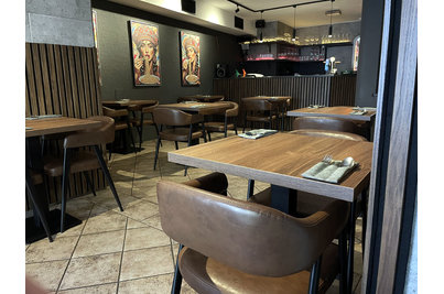 Rafariz Noodle House - stoly PRATO 16 a židle MONTREAL
