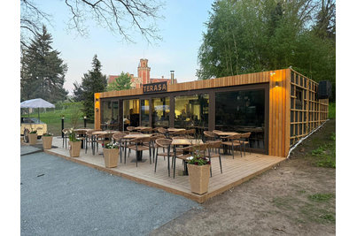 Pizzerie Terasa - Stoly PRATO 16 s deskou Indiana a židle JONAH/AMSTERDAM
