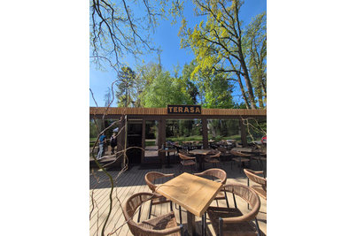 Pizzerie Terasa - Stoly PRATO 16 s deskou Indiana a židle JONAH/AMSTERDAM