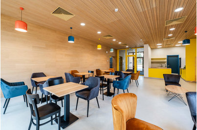 Střední škola Jana Blahoslava - stoly Prato 16, židle IDEAL a křesla Alfonse