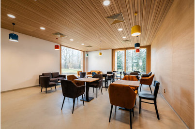 Střední škola Jana Blahoslava - stoly Prato 16, židle IDEAL a křesla Alfonse