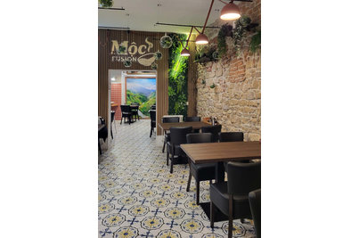 Bistro Moc Fusion - stoly PRATO 30 a židle Isabela Black