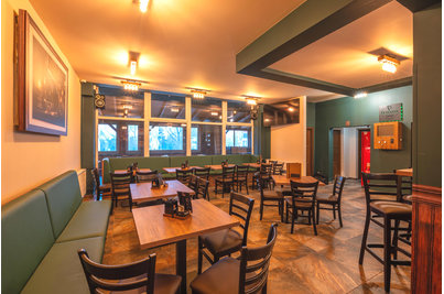 Bar Havran - stoly PRATO a čalouněné židle PUB