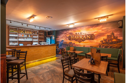 Bar Havran - stoly PRATO a čalouněné židle PUB