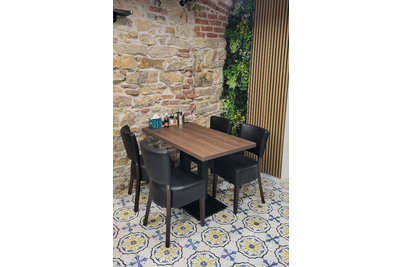 Bistro Moc Fusion - stůl PRATO 30 a židle Isabela Black