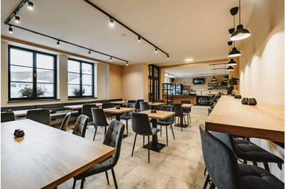 Mix Bistro - židle LAUREN a stoly PRATO