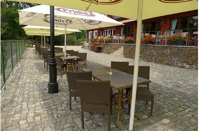 Restaurace Jureček Říčany - židle Mezza Castana v restauraci Jureček