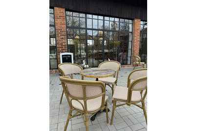 Maštal Café - židle Seine a stoly Bistrot 3 RFC