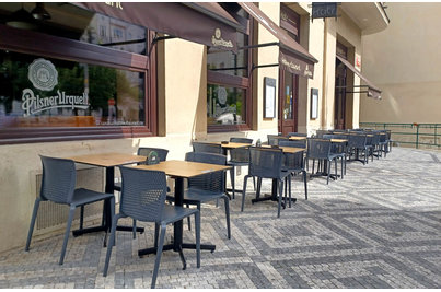 Katr restaurant - židle SPYKER a samovyrovnávací stoly StableTable