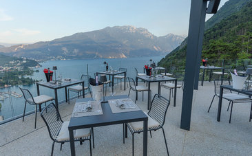 Stoly a židle SUMMER - moderní terasy Stoly a židle SUMMER - moderní terasy