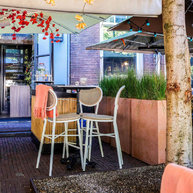 barové židle JAY a stoly Bistrot