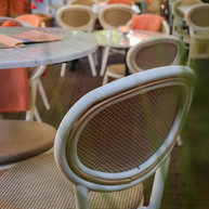 barové židle JAY a stoly Bistrot