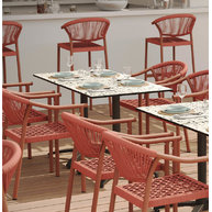 křesla a barové židle DENIA spolu se stoly Verona