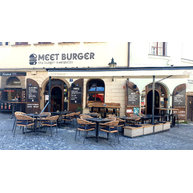 křesla Jonah Amsterdam s vyrovnávacími stoly StableTable křesla Jonah Amsterdam s vyrovnávacími stoly StableTable