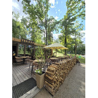 křeslo Jonah Amsterdam Natural se stoly PRATO 16 křeslo Jonah Amsterdam Natural se stoly PRATO 16