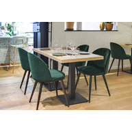 Moderní restaurace s židlemi Emile Velvet