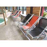 skládací lehátko SDRAIO Salvamani ve wellness centru