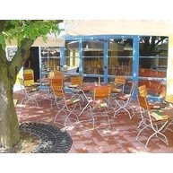 sklápěcí židle Arnika a sklápěcí stoly Klasik v restauraci v Jesenici