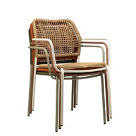 stohování židlí Twist