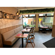 židle GURU Dub se stoly Prato 16 a lavicemi Diana