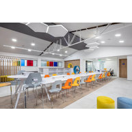 židle Prodige a stoly Surfy