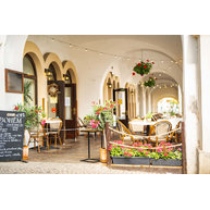 židle REIMS a stoly s Werzalitovou deskou