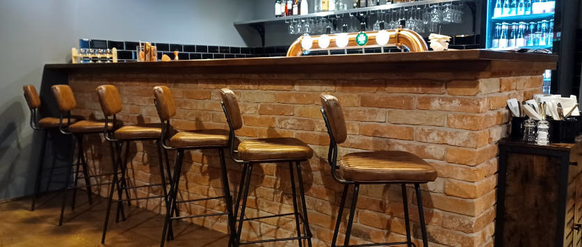 Belgický bar Be Silly, nábytek pro restaurace | Ateliér Dako